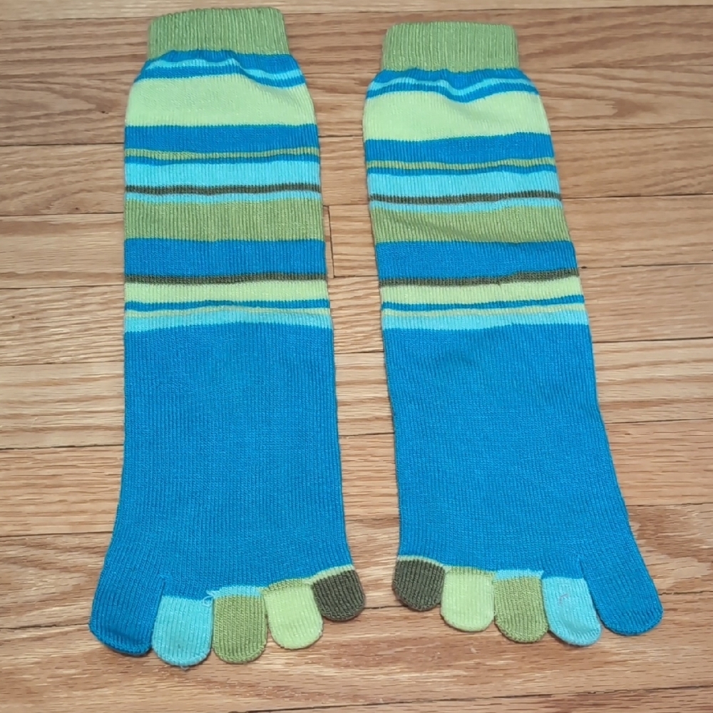 Frog Patterned Toe Socks - Picture 2 of 2